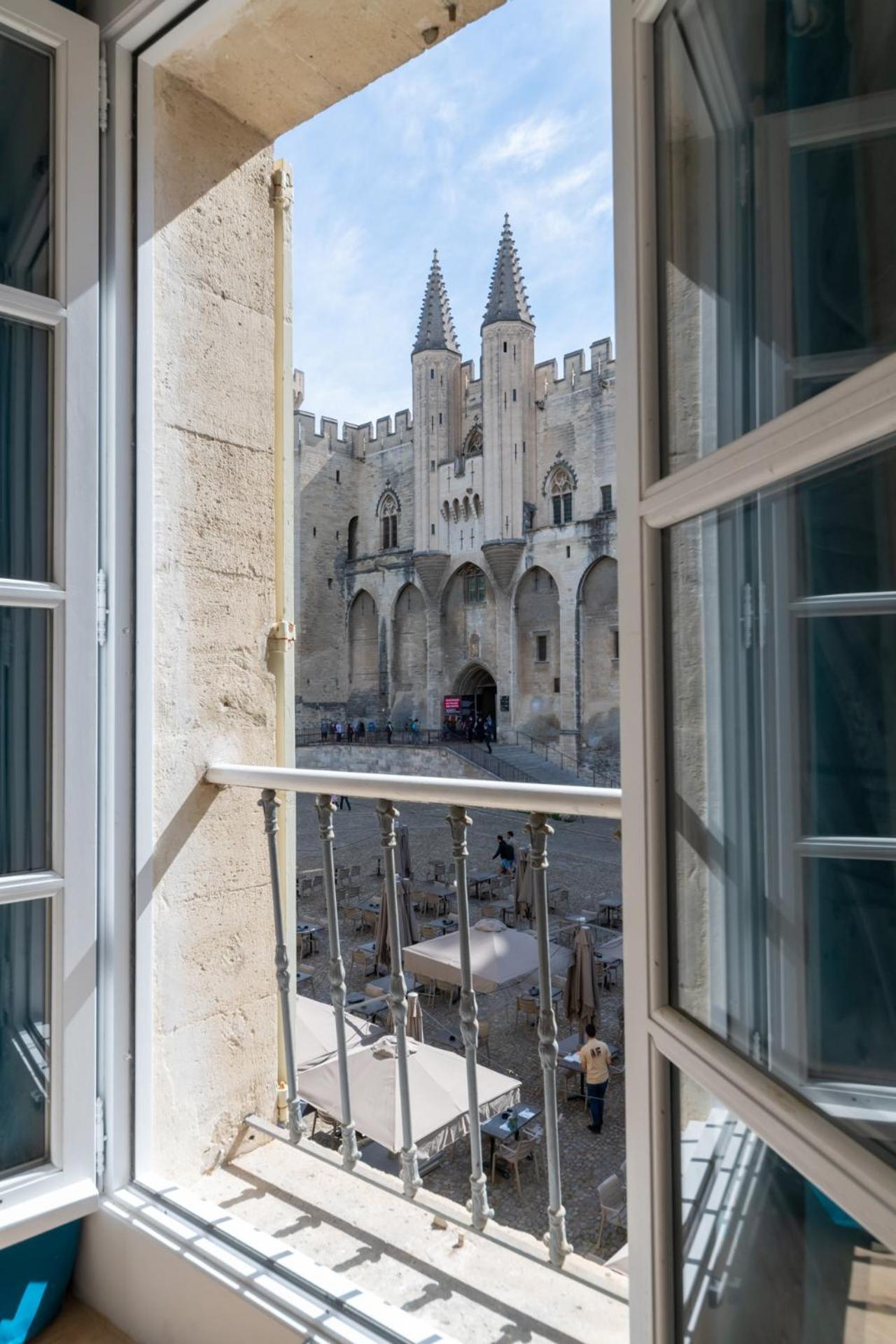 Bien D'Exception En Face Du Palais Des Papes Lägenhet Avignon Exteriör bild