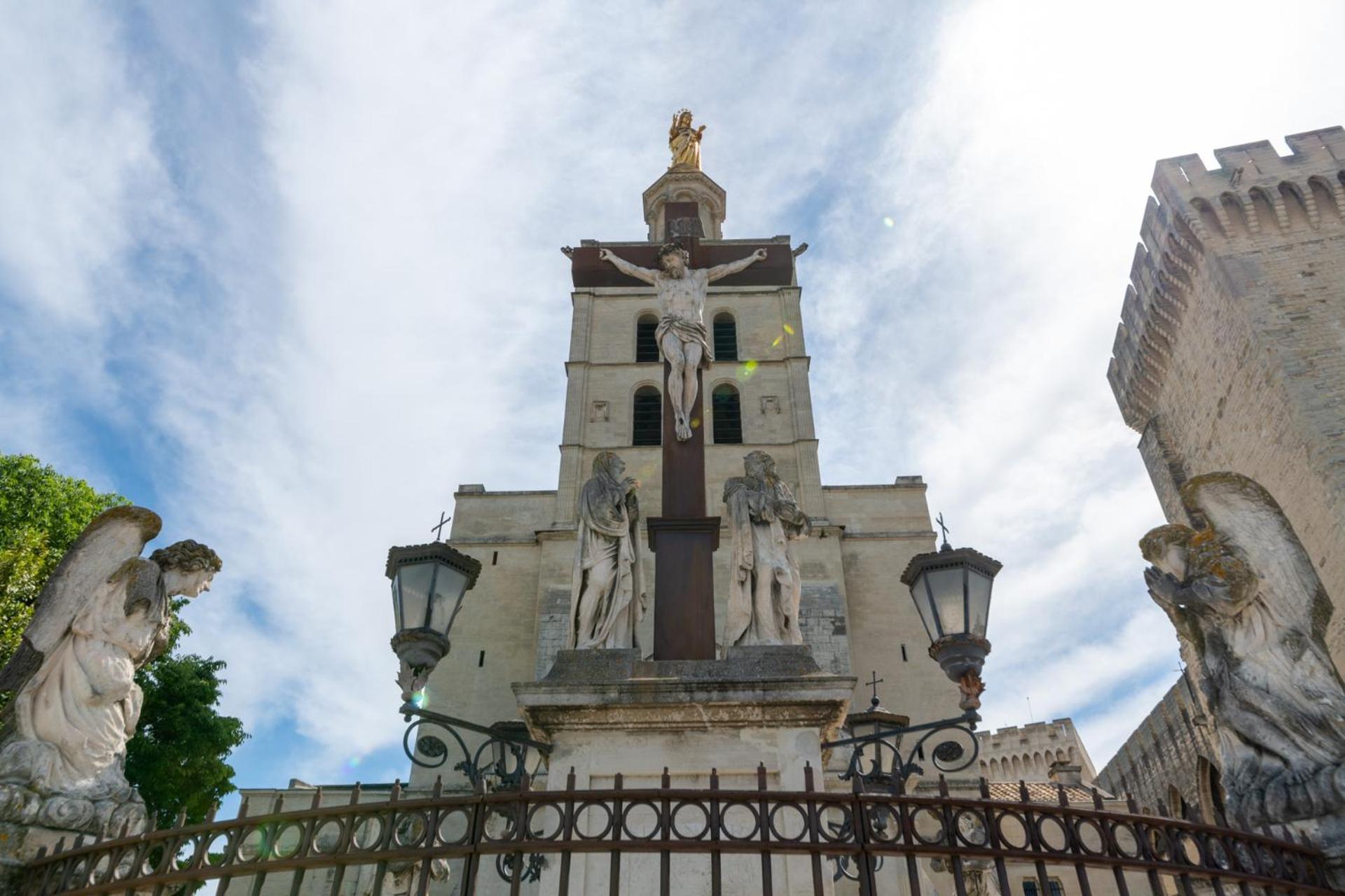 Bien D'Exception En Face Du Palais Des Papes Lägenhet Avignon Exteriör bild