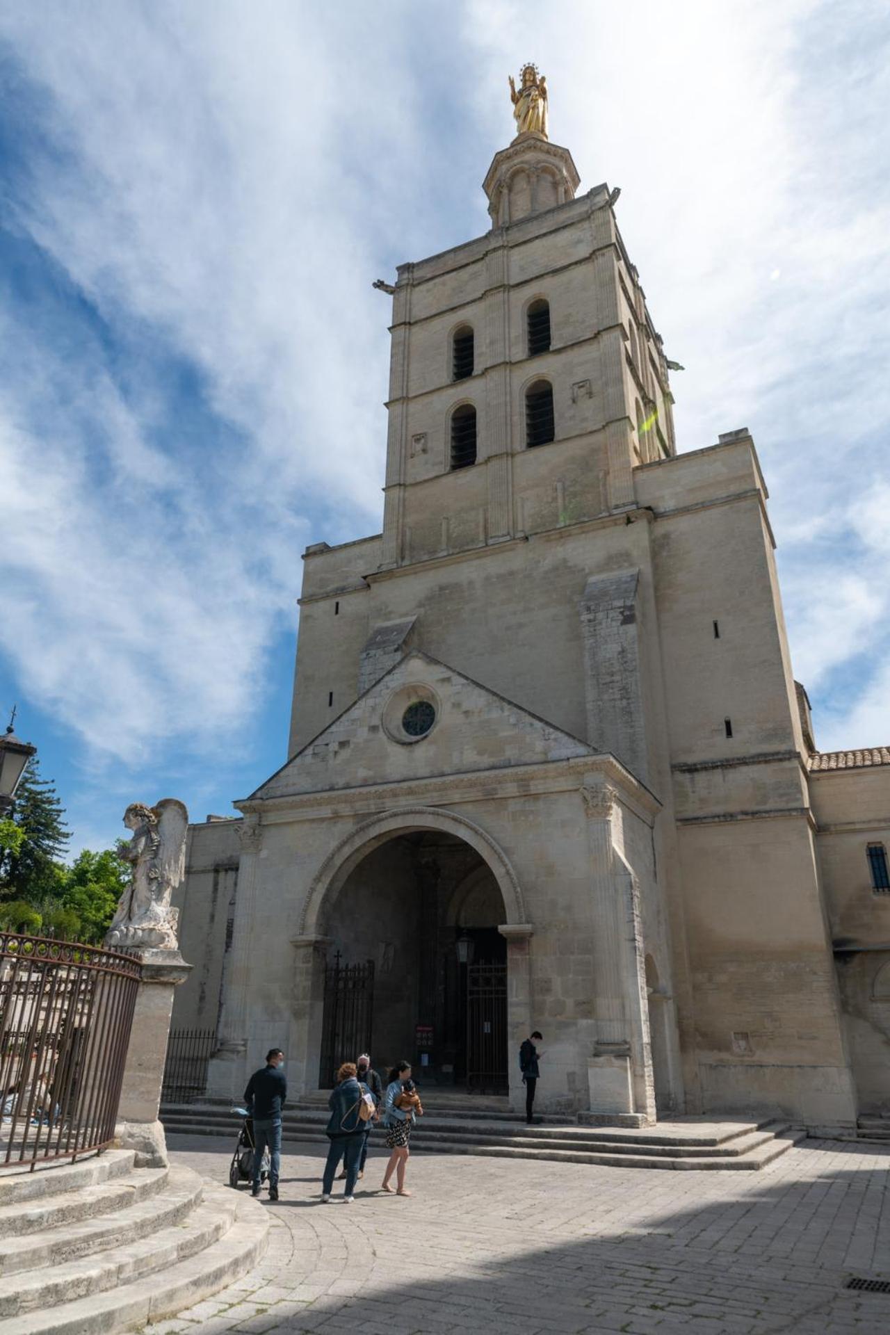 Bien D'Exception En Face Du Palais Des Papes Lägenhet Avignon Exteriör bild