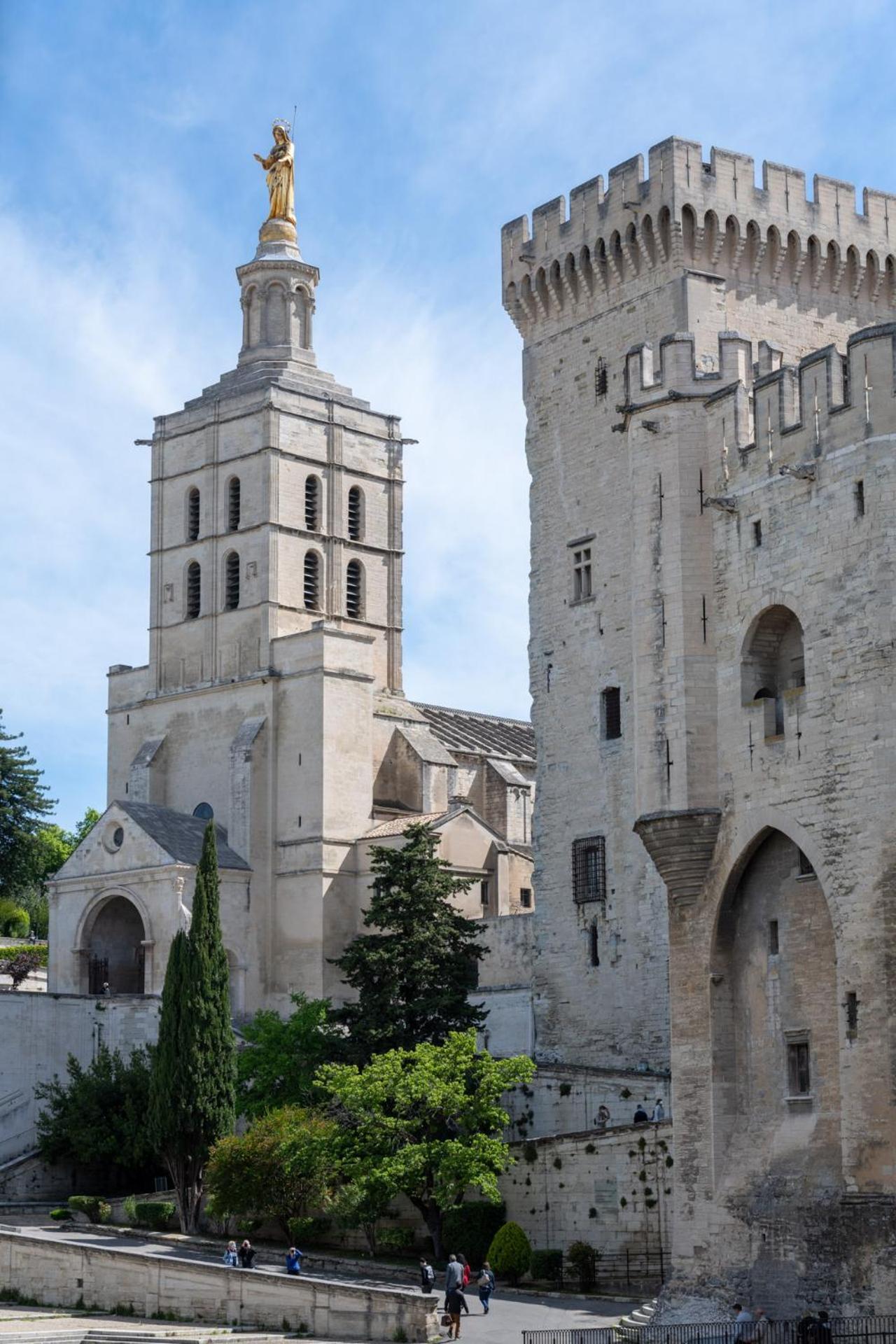 Bien D'Exception En Face Du Palais Des Papes Lägenhet Avignon Exteriör bild