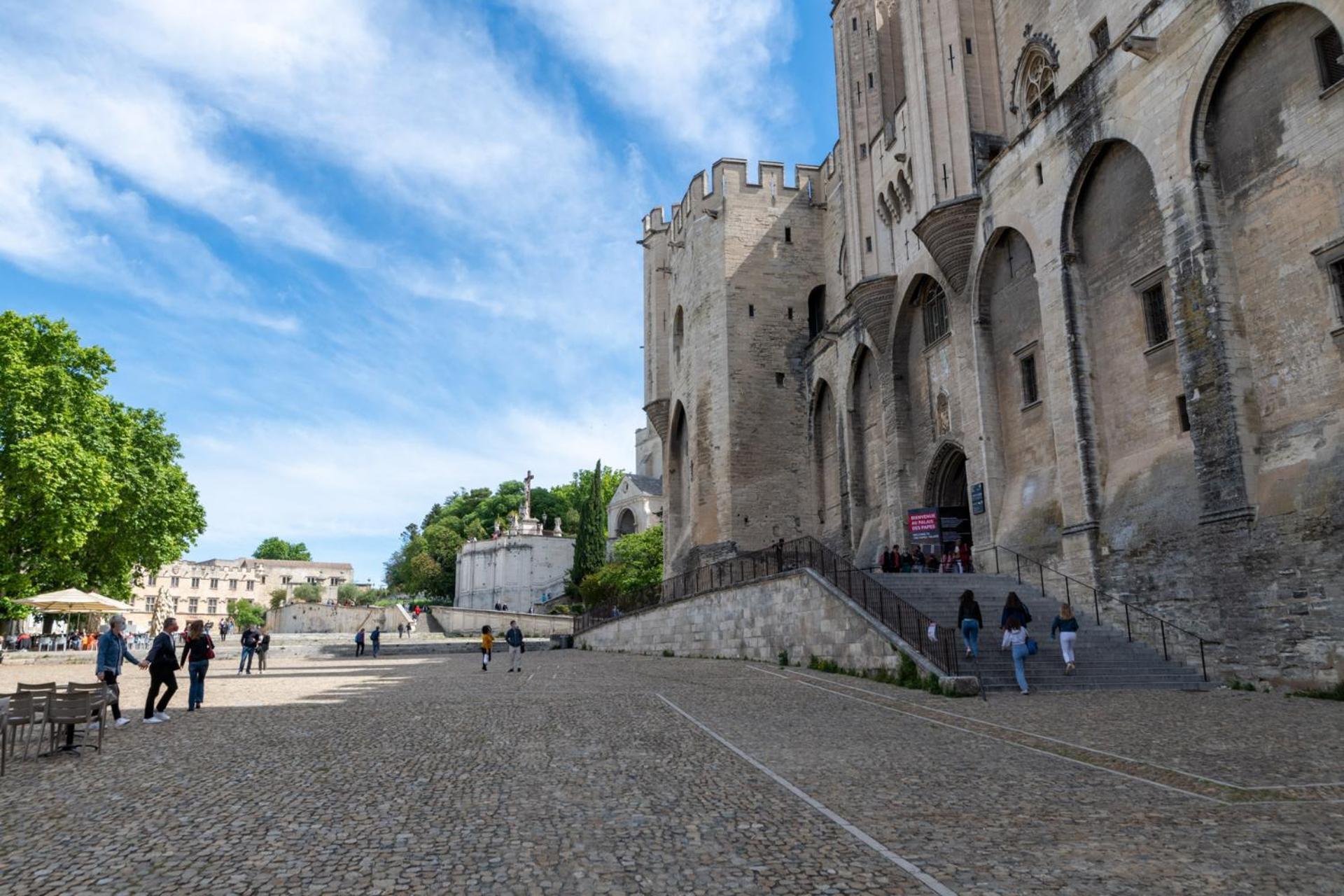 Bien D'Exception En Face Du Palais Des Papes Lägenhet Avignon Exteriör bild